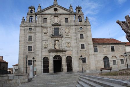 Fachada Iglesia Padres Carmelitas en Carmelitas Descalzas, Sepulcro de Santa Teresa