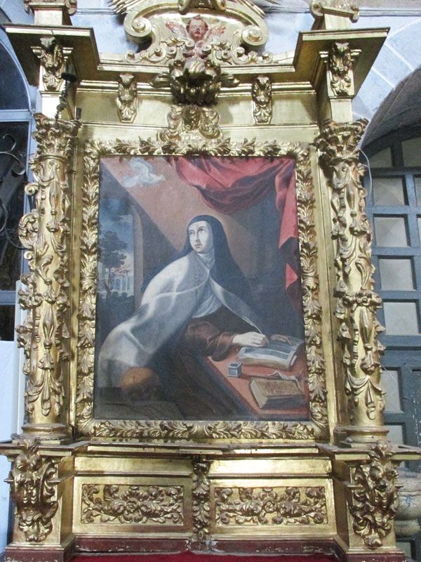 Santa Teresa escribiendo inspirada por el Espíritu Santo en Carmelitas Descalzas, Sepulcro de Santa Teresa